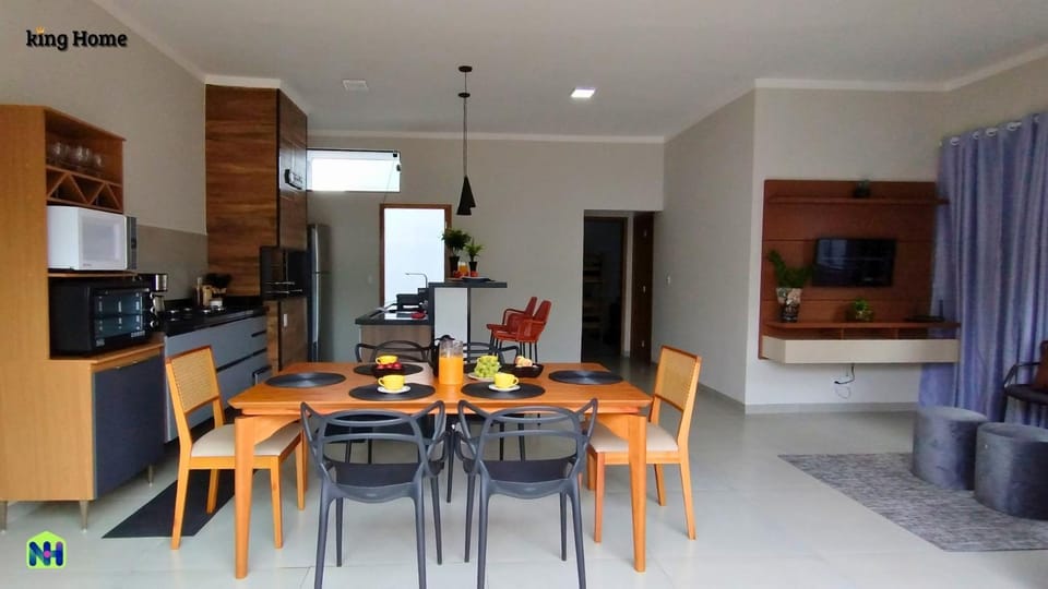 Coffee/tea facilities, Kitchen or kitchenette, Living room, Seating area, Dining area, oven, pet friendly, stove, toaster