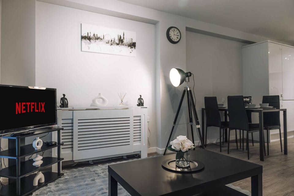 TV and multimedia, Living room, Seating area, internet