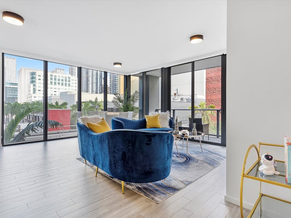 View (from property/room), Balcony/Terrace, Living room, Seating area, Dining area