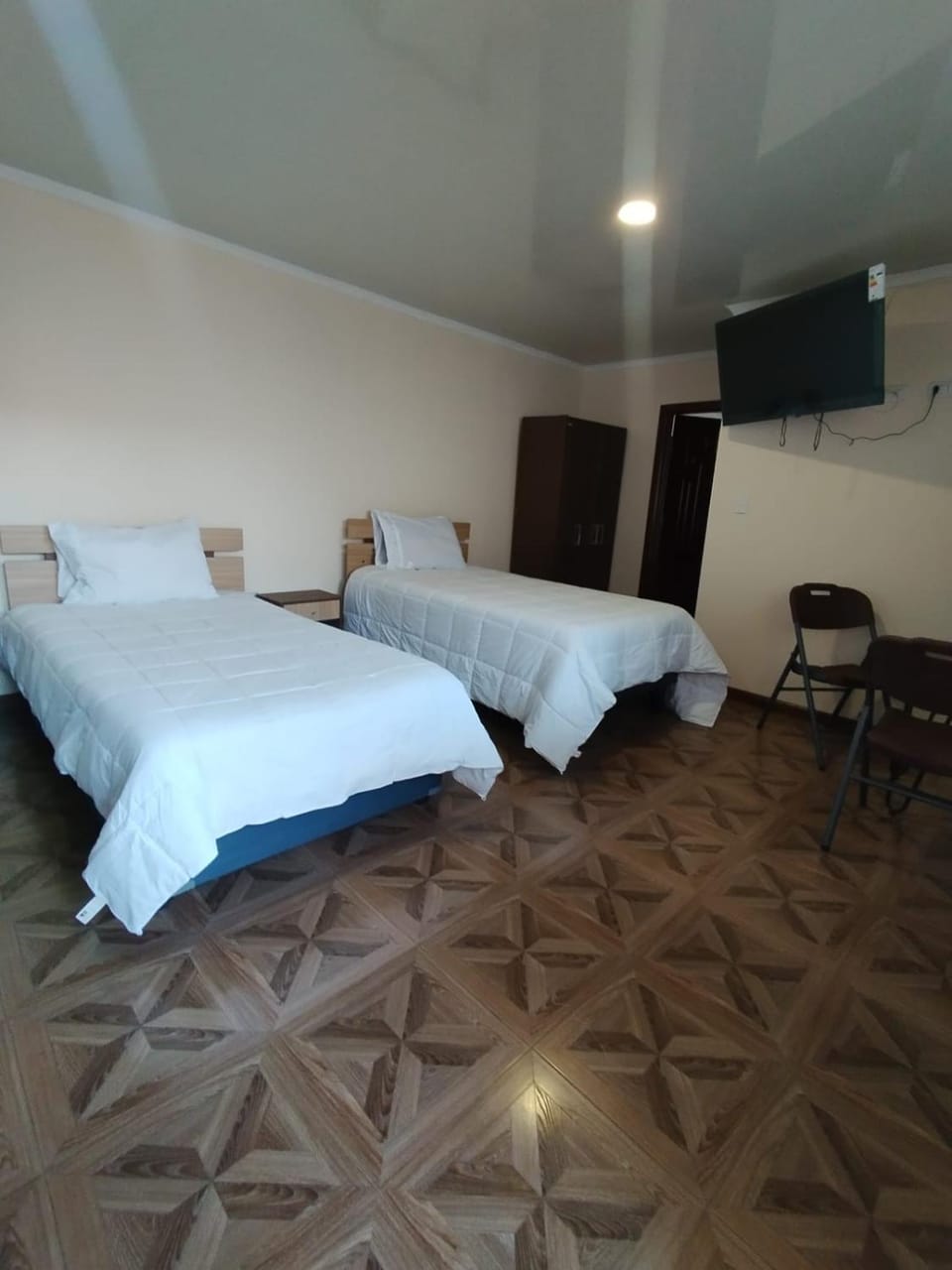 Bed, TV and multimedia, Bedroom