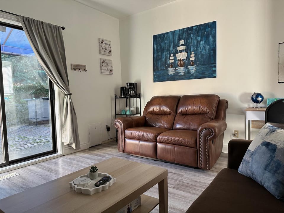 Coffee/tea facilities, Living room, Seating area