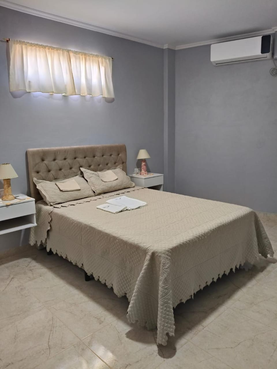 Bedroom, air conditioner