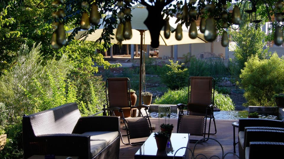 Communal lounge/ TV room, BBQ facilities, Garden