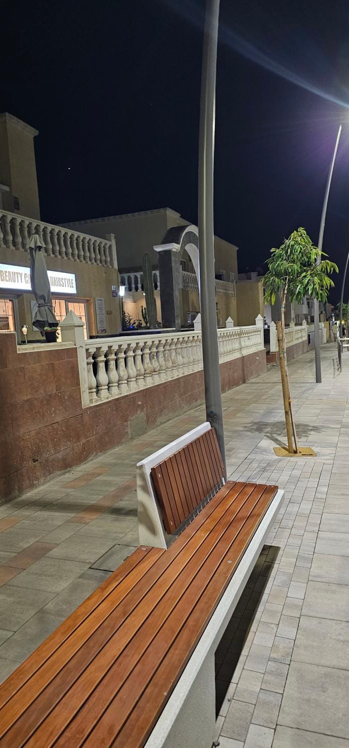 Facade/entrance, Night