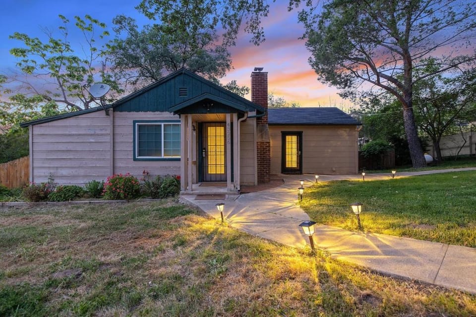 3B Hot Tub, 4mi from Sequoia, Arcade Games, Foosball House in Three Rivers