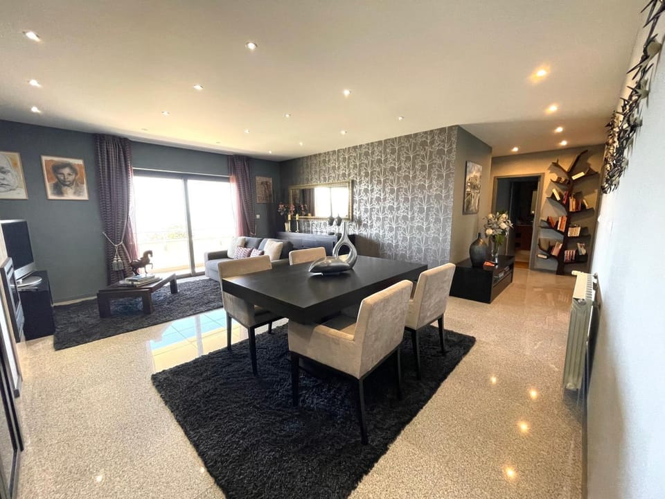 Communal lounge/ TV room, Library, Living room