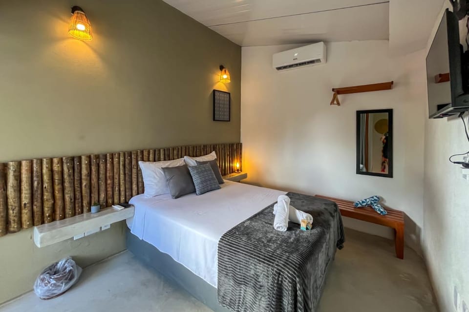Bed, TV and multimedia, Photo of the whole room, Bedroom, towels, air conditioner