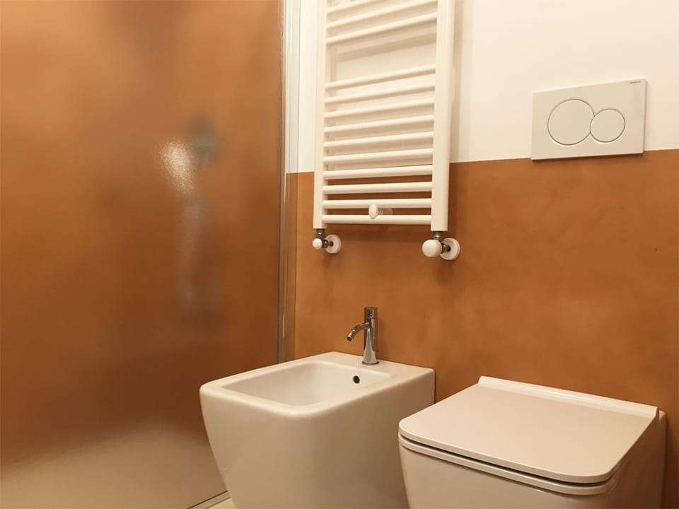 Shower, Toilet, Spring, Day, Bathroom, Other