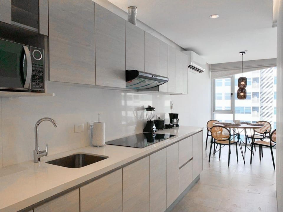 Suites cerca del aeropuerto - terminal terrestre y centros comerciales Apartment in Guayaquil