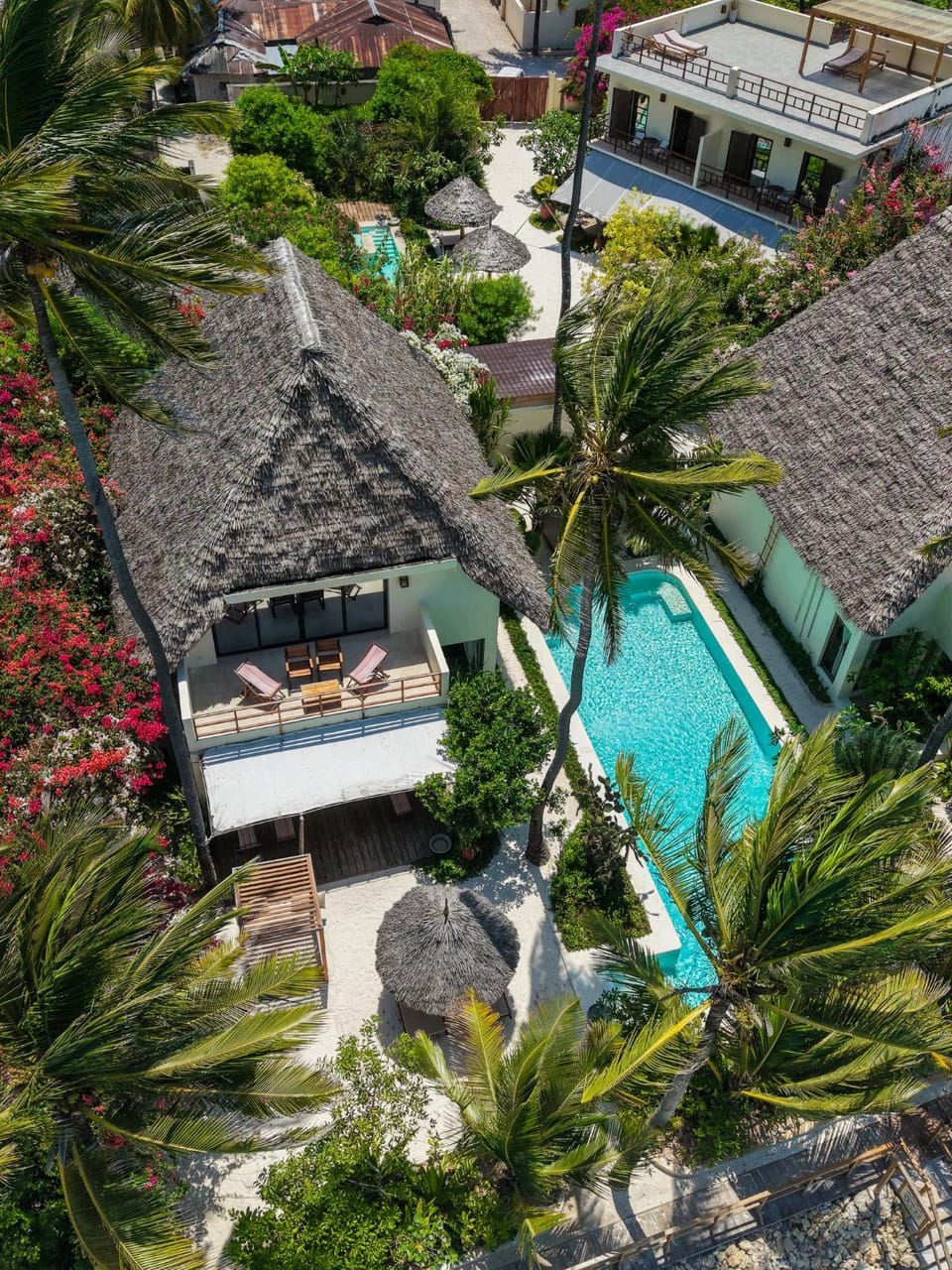 Property building, Garden, Swimming pool