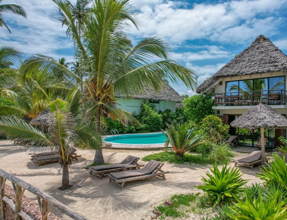 Property building, Garden view, Pool view, Swimming pool, sunbed