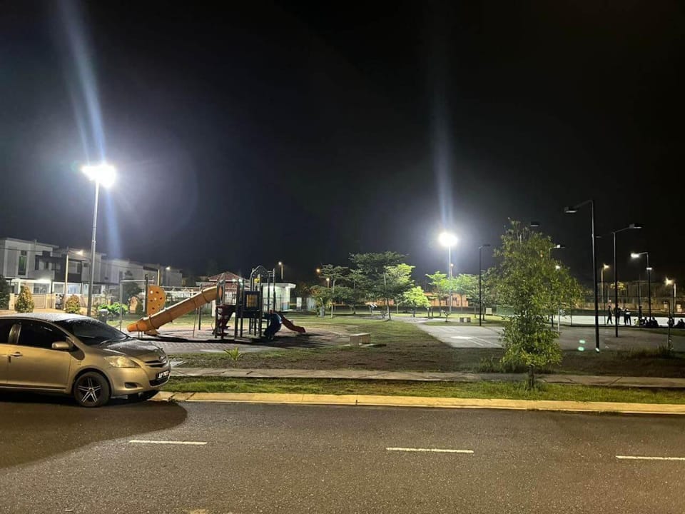 Night, Children play ground