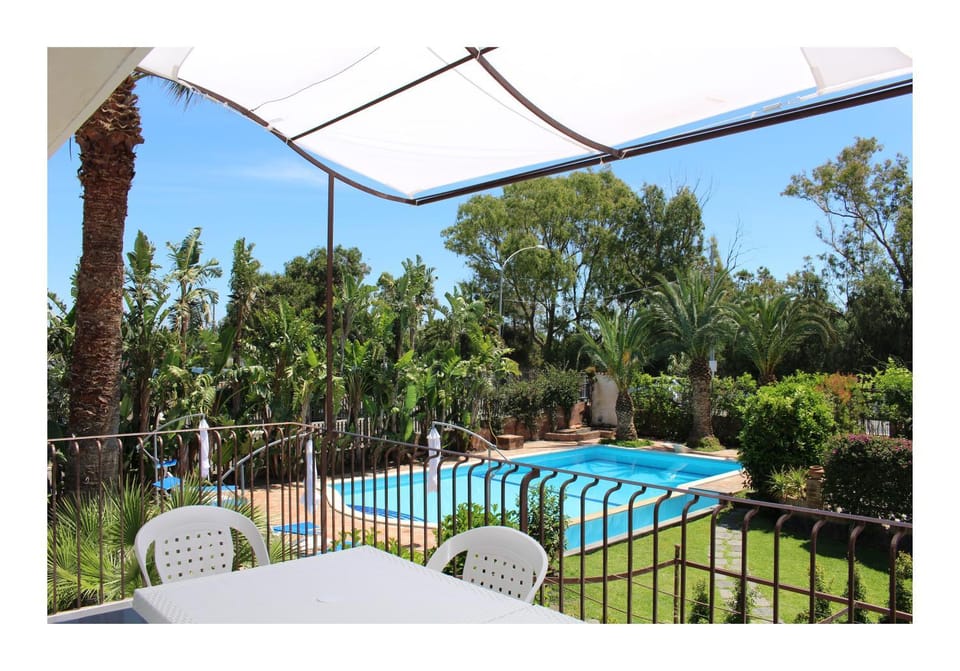 Balcony/Terrace, Dining area, Pool view, Pool view