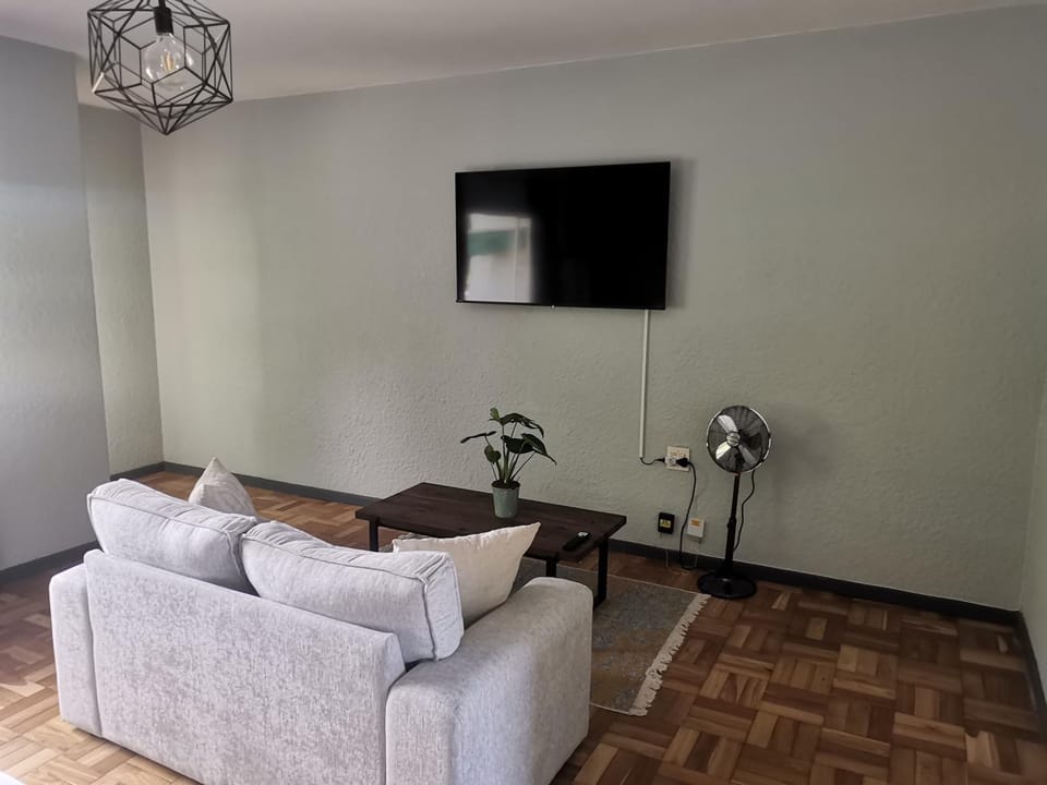 Sunny Mountain View Apartment in Stellenbosch