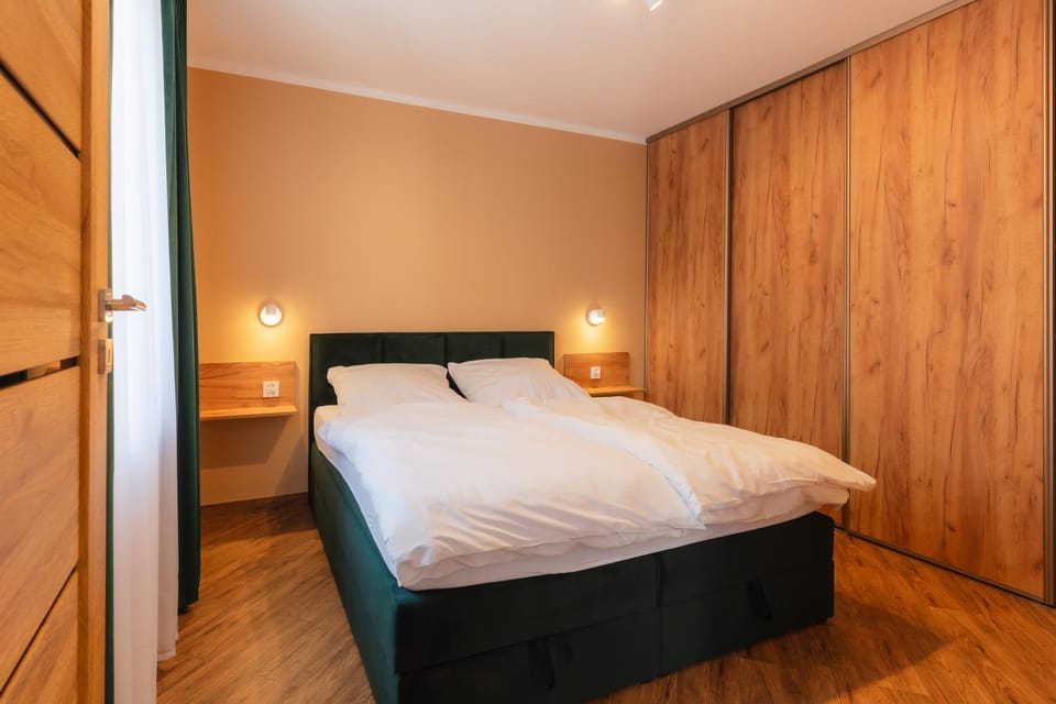 Bed, Other, Other, Other, Photo of the whole room, Seating area, Bedroom, towels, towels, wardrobe