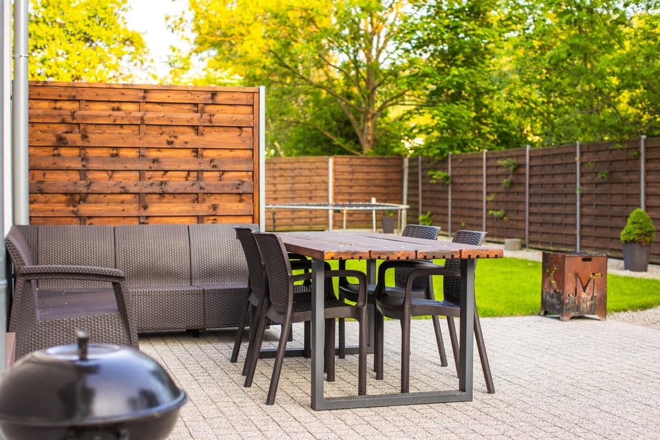 Patio, Spring, Day, Garden, Living room, Seating area, Dining area, Garden view, towels, towels