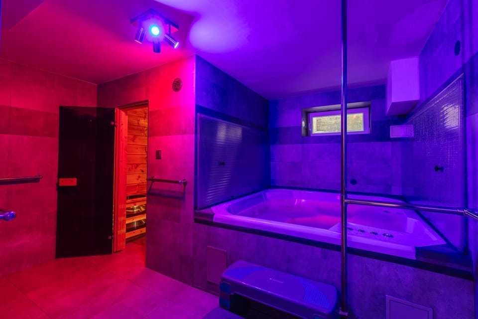 Bed, Bathroom, Other, Other, Other, Photo of the whole room, Seating area, Bedroom, towels, towels