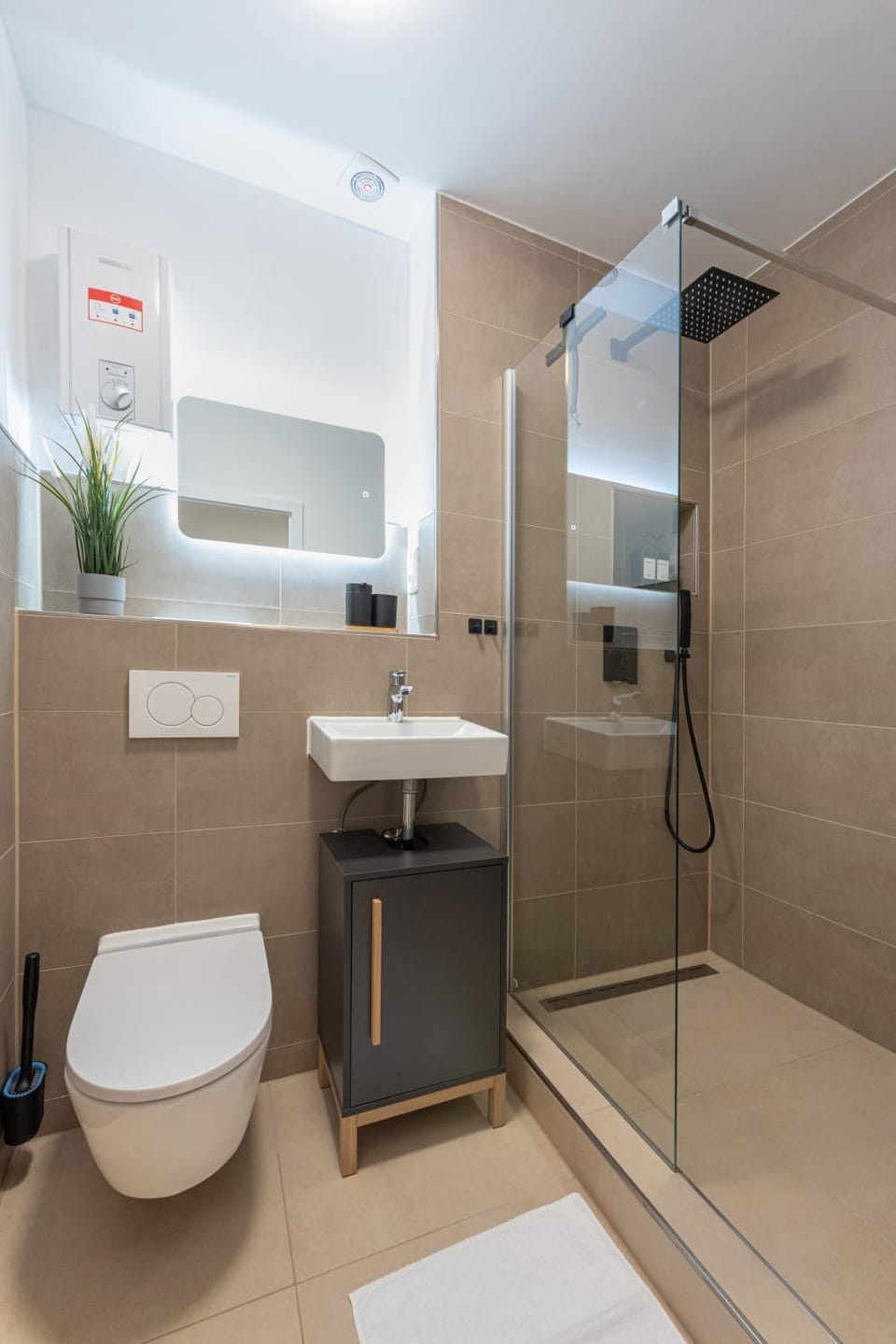 Shower, Toilet, Bathroom, furniture, hair dryier, internet, internet, towels