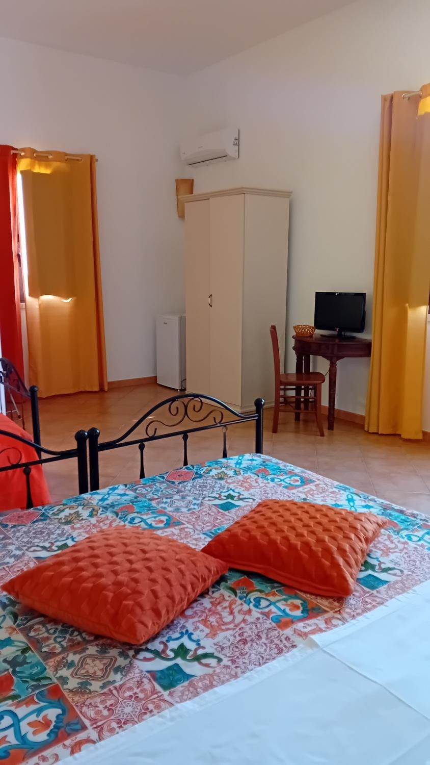 Bed, Photo of the whole room, Bedroom, wardrobe, air conditioner