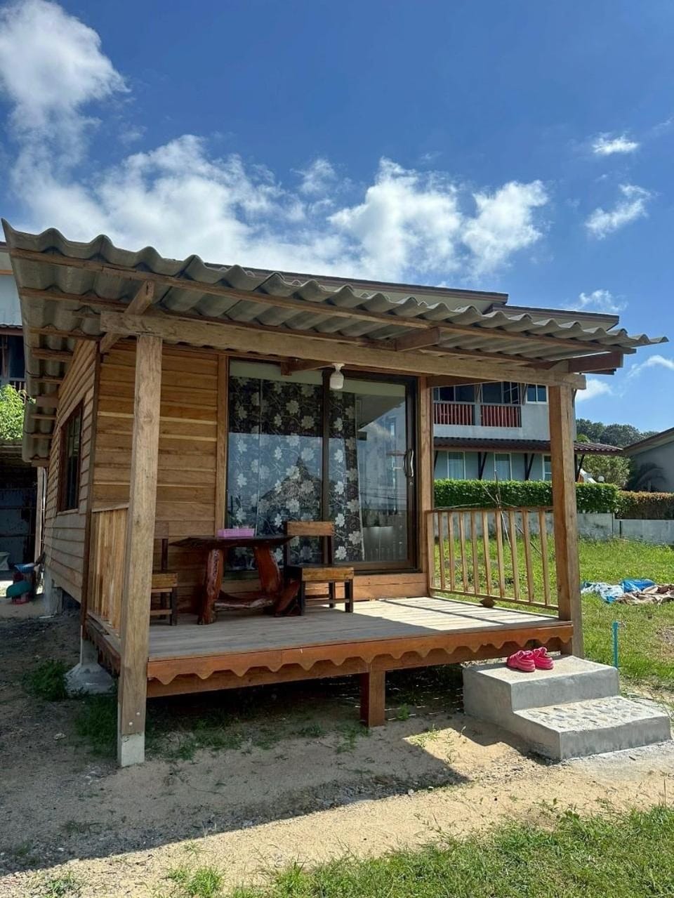 Property building, Patio, Day, Garden, Garden view