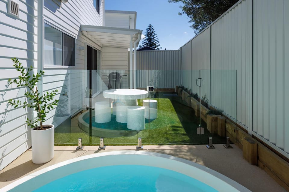 Patio, Pool view, Swimming pool