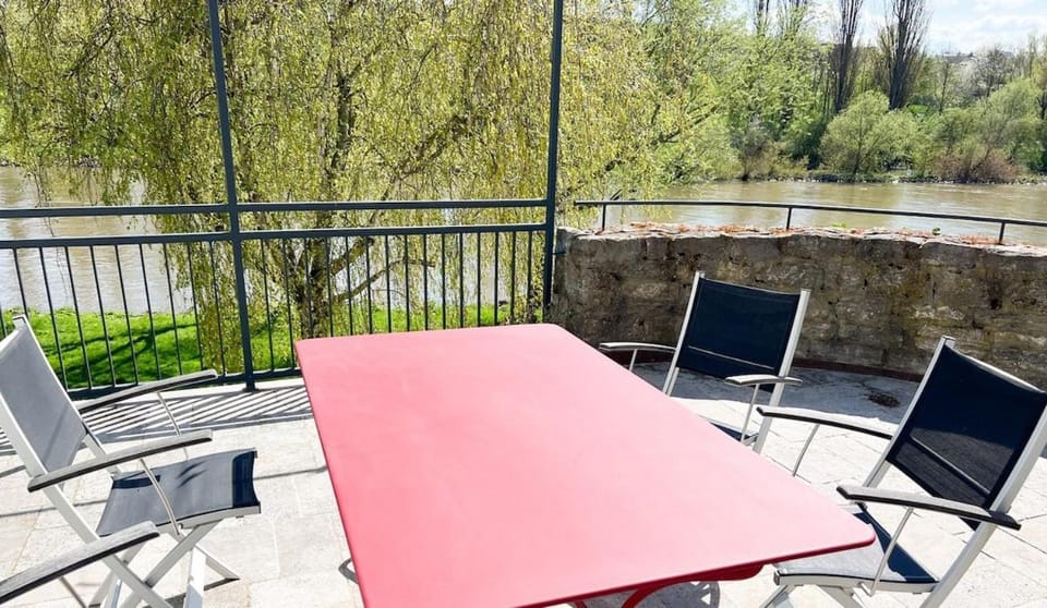 Balcony/Terrace, Dining area, River view