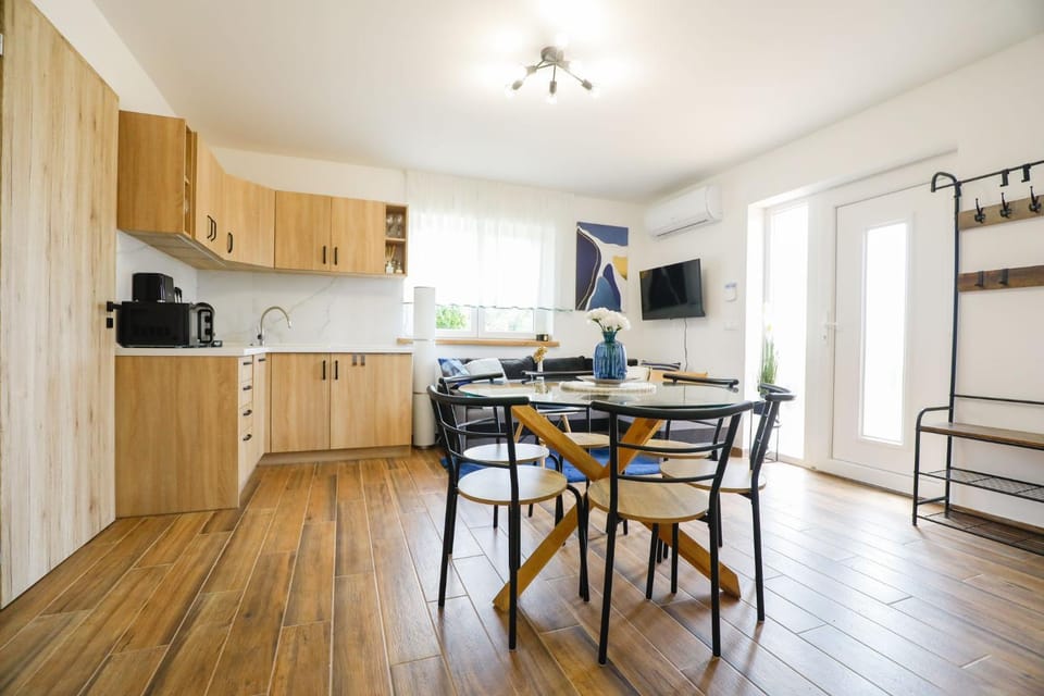 TV and multimedia, Kitchen or kitchenette