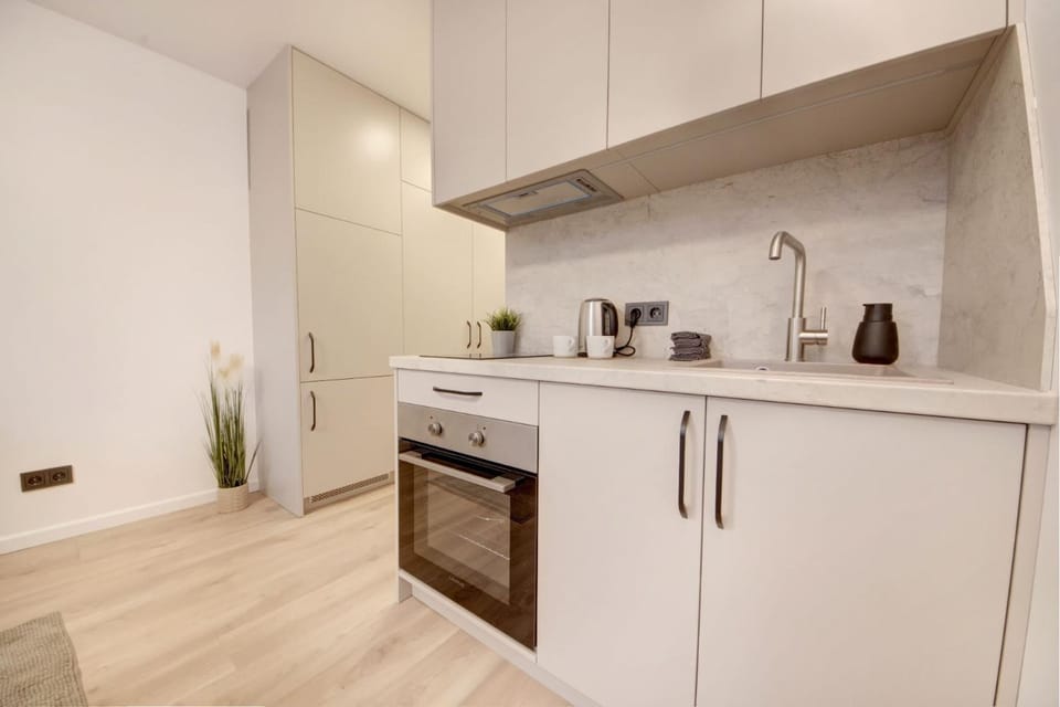 Coffee/tea facilities, Kitchen or kitchenette, oven