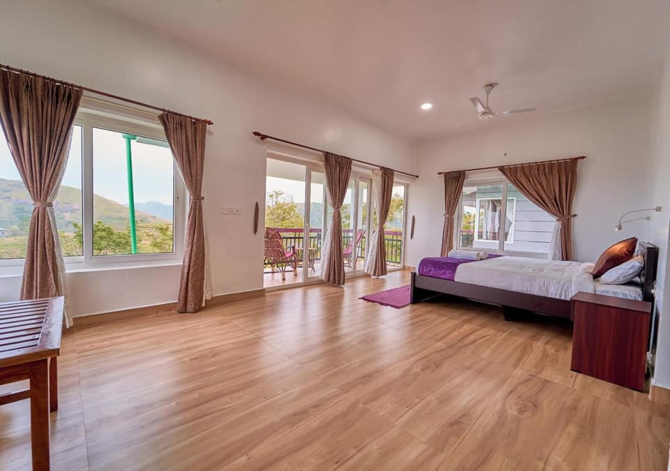 Bed, Photo of the whole room, Seating area, Bedroom