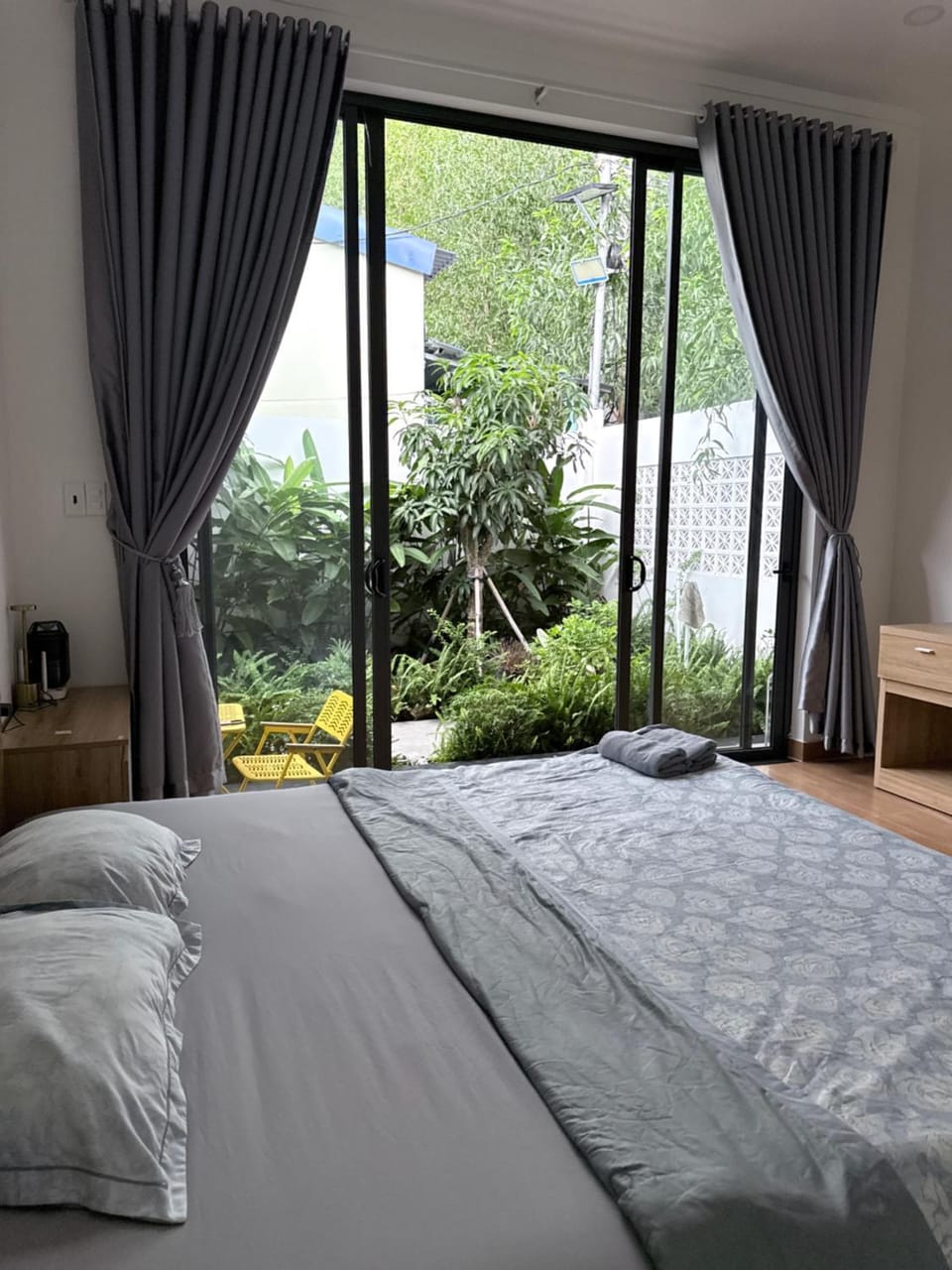 Bed, Garden, Bedroom, Garden view
