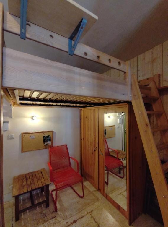 Bed, Seating area, wardrobe