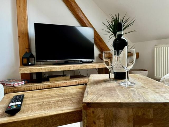 Communal lounge/ TV room, TV and multimedia