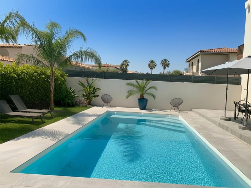 Day, Pool view, Swimming pool, sunbed