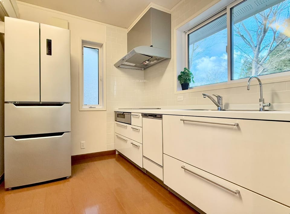 Kitchen or kitchenette, kitchen