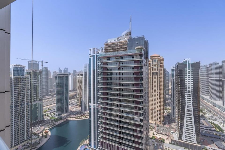 Free housekeeping visits during your stay - StayShort - Comfy 1-Bedroom Apartment Perfect for 4 in JLT Apartment in Dubai