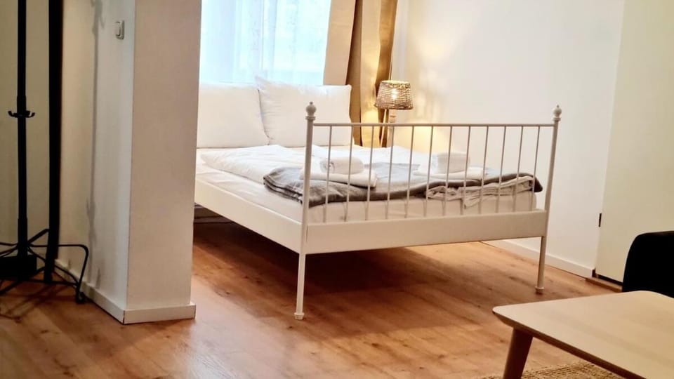 Bed, Photo of the whole room, towels