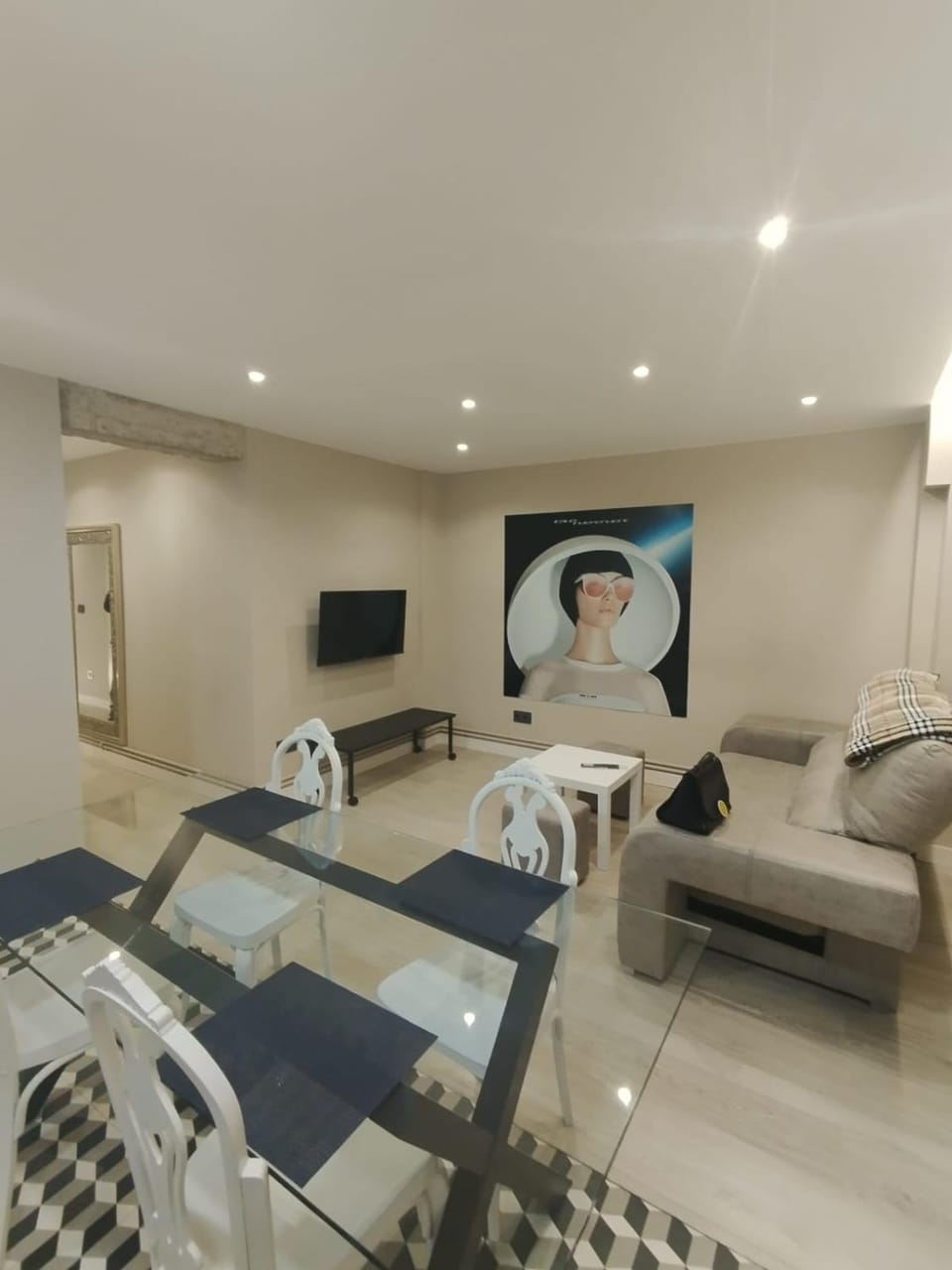 Communal lounge/ TV room, TV and multimedia, Living room, Dining area