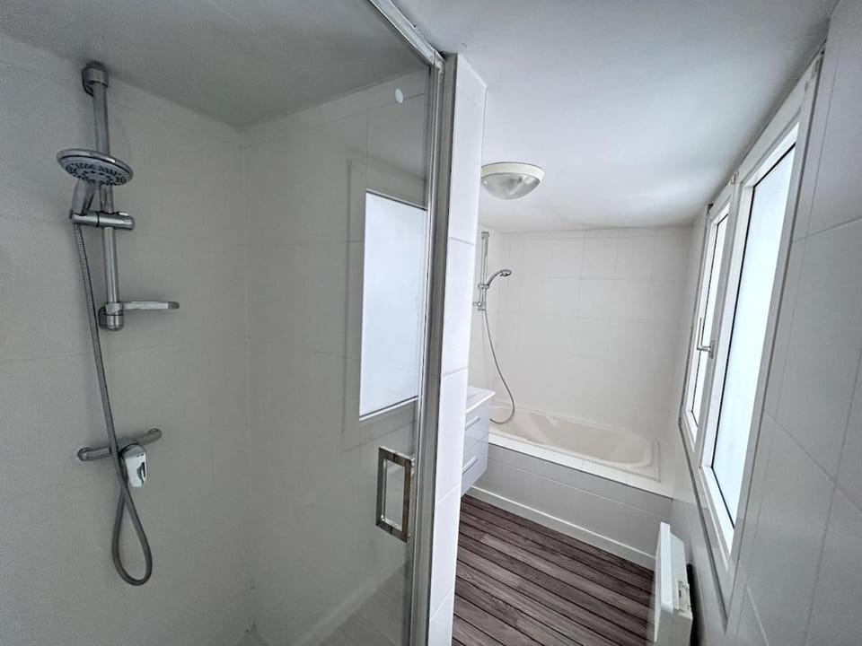 Super 5 chambres avec 4 SDB près du centre et gare Apartment in Reims