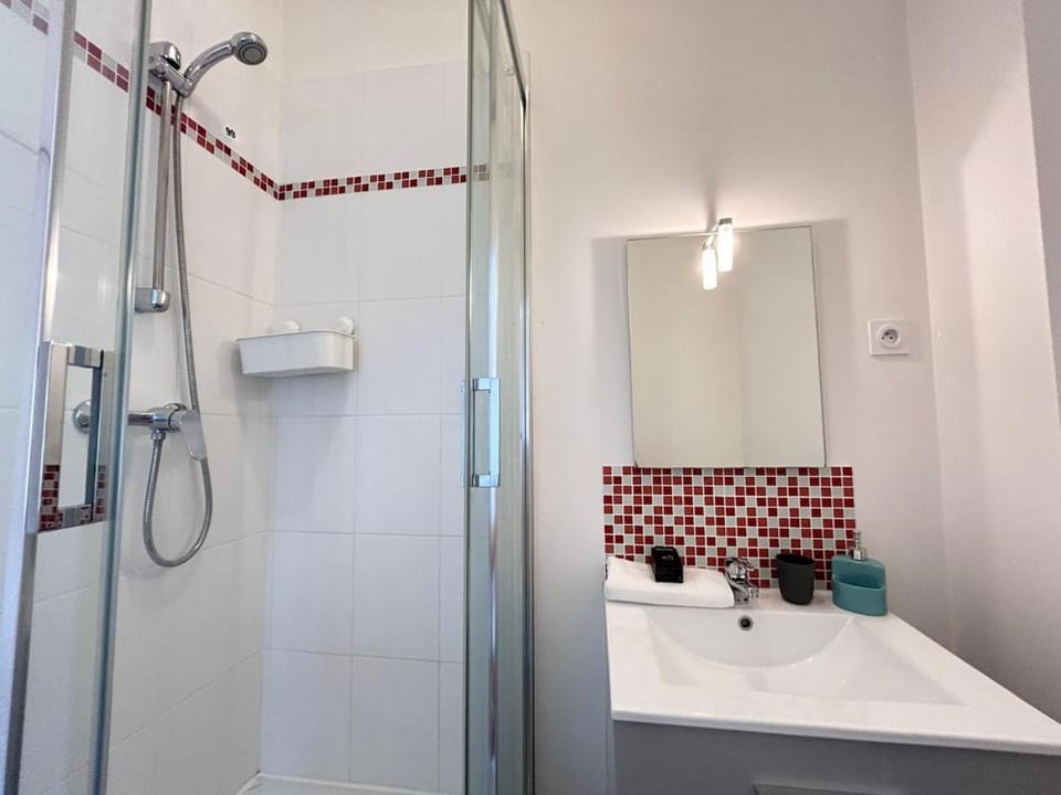 Super 5 chambres avec 4 SDB près du centre et gare Apartment in Reims