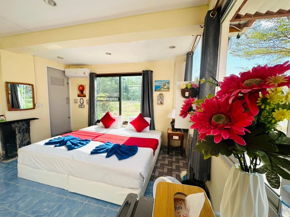 House 2 Bedroom full river view near beach House in Ko Chang