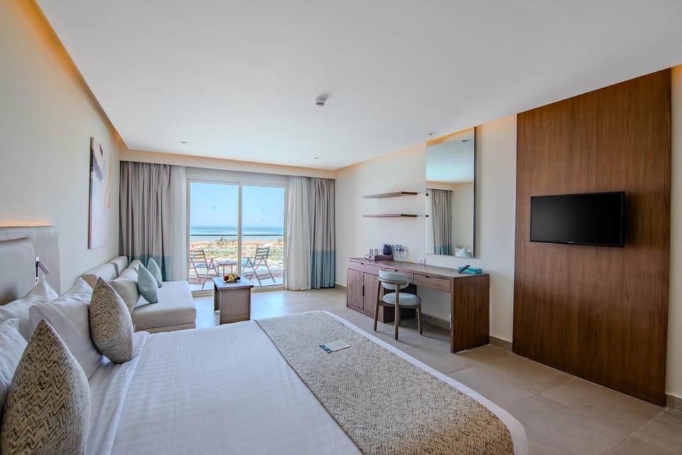 Bed, TV and multimedia, Photo of the whole room, Seating area, Bedroom