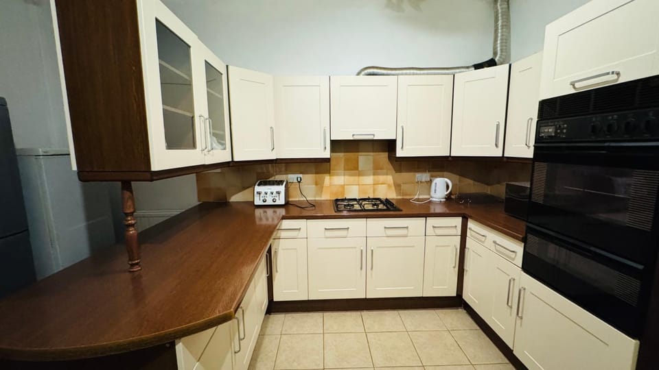 Boulevard double room in shared accommodation Bed and Breakfast in Hull