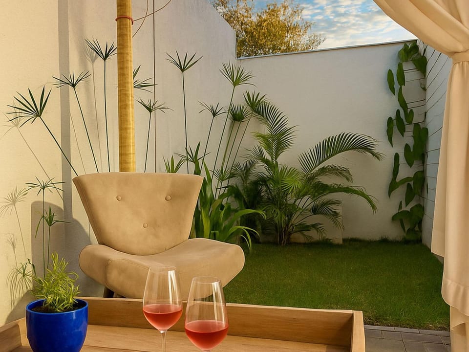 Patio, Bed, Day, Garden, Garden, View (from property/room), Photo of the whole room, Decorative detail, Seating area, Bedroom, Garden view, Alcoholic drinks