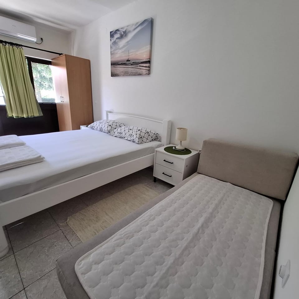 Apartment Cizek Apartment in Dobrota