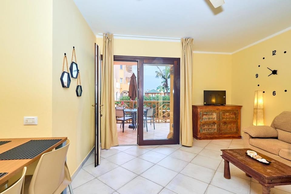Tropical African Vibe Apartment in Santa Maria