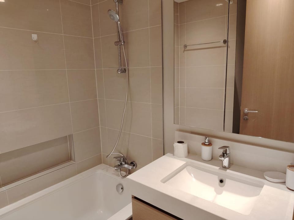 Stunning 1BR Apartment High floor Creek Harbour Apartment in Dubai