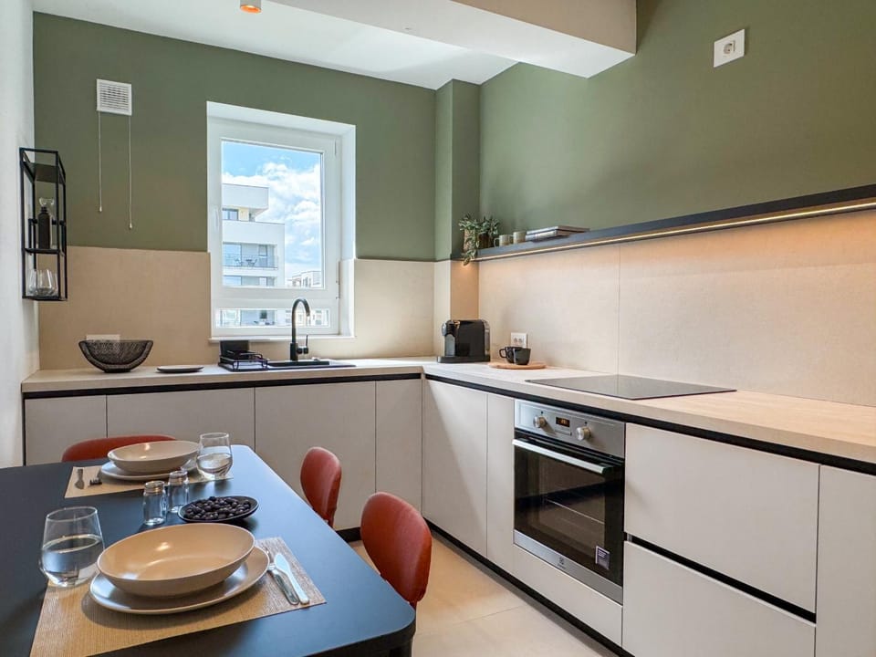 Kitchen or kitchenette, Dining area, oven, stove