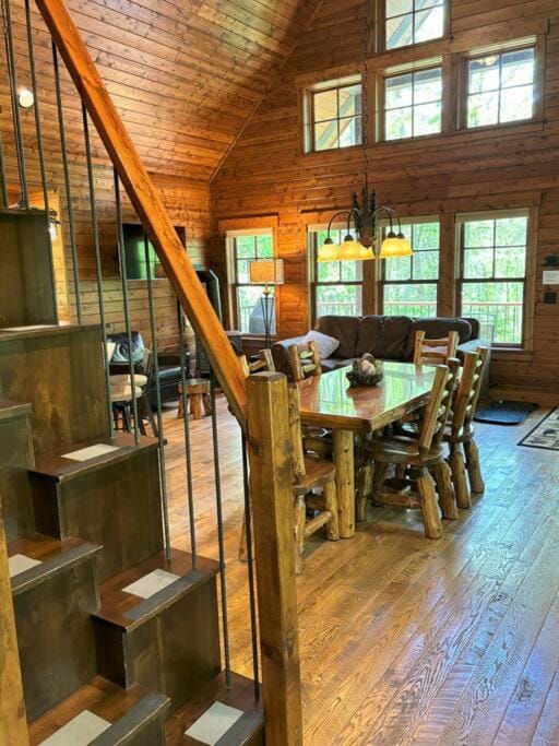 Crosslake Treetop Escape House in Crosslake