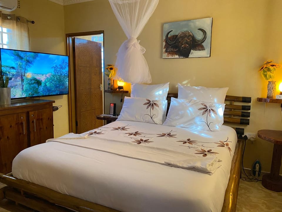 Bed, TV and multimedia, Photo of the whole room