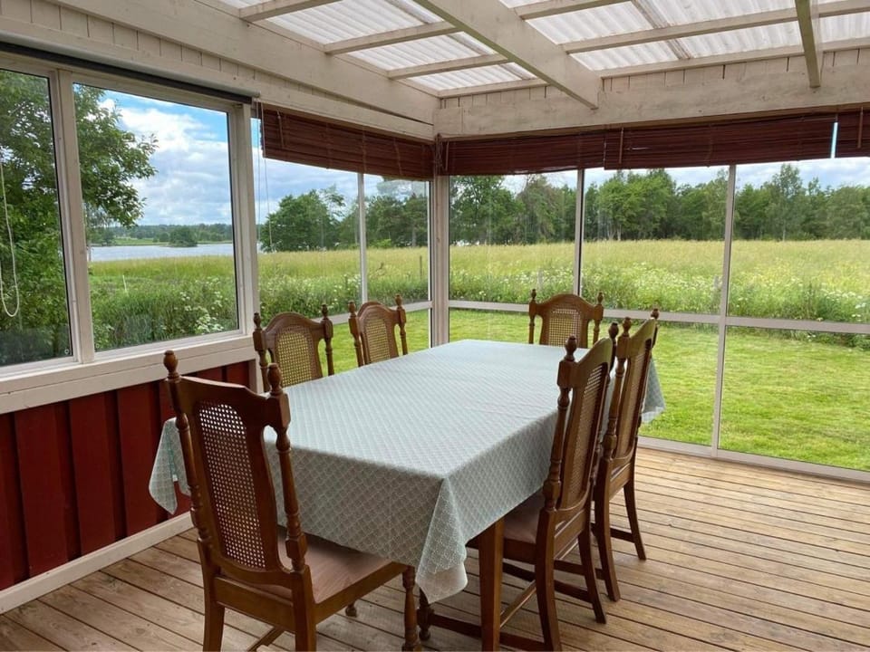 Fully equipped country house with lake location Villa in Sweden